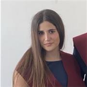 Soy Raquel, estoy cursando el tercer curso del doble grado de Biotecnología y Farmacia. Llevo dos años impartiendo clases particulares a alumnos de la ESO/Bachillerato, en materias como química, biología, ingles y matemáticas